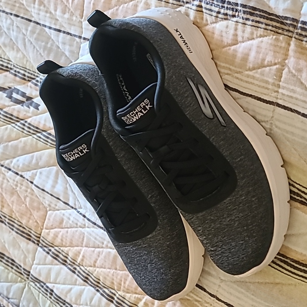 Skechers gowalk slup on sneakers for women size 9.